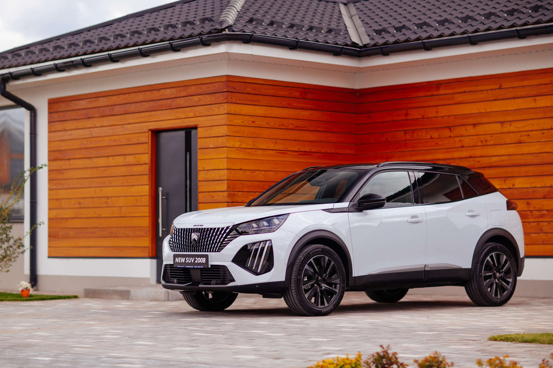 PEUGEOT 2008, вигляд спереду з лівого боку