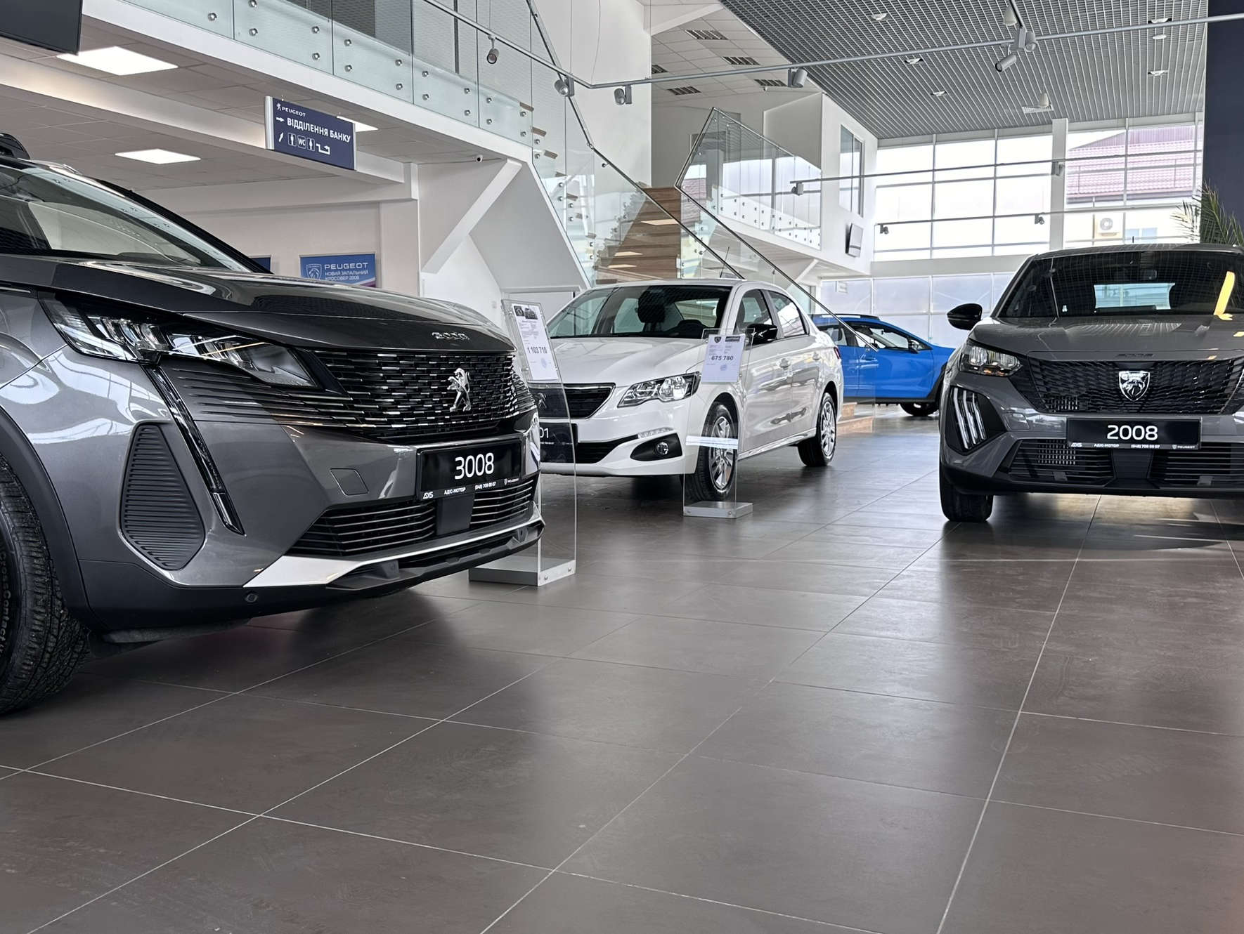 Виставкова зала Peugeot у салоні «Адіс-Мотор» в Одесі